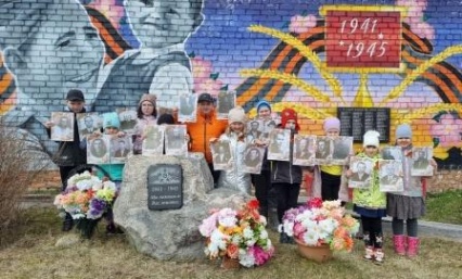 Нименьгская сельская библиотека Онежского округа совместно с основной школой провела мероприятия, посвященные Дню Победы. Торжественные, серьезные и трогательные встречи, военно-исторический квиз и выставки познакомили ребят с подвигом советского народа, именами героев-земляков.