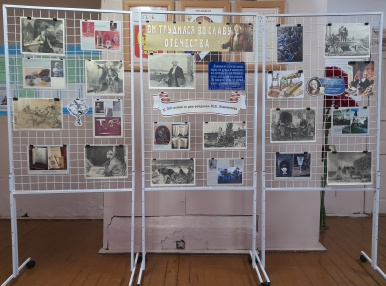 19 ноября 1711 года родился Михаил Васильевич ЛОМОНОСОВ, русский учёный, поэт и художник! Ему первому суждено было прославить на весь мир русскую науку, положить начало созданию русского литературного языка, создать русскую поэзию!<br />
Библиотеки Мезенского района активно включились в&nbsp;&nbsp;программу празднования&nbsp;&nbsp;310-летнего юбилея великого учёного.&nbsp;&nbsp;<br />
