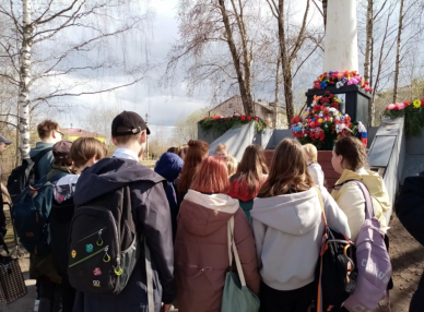 Квест-экскурс с таким названием провели специалисты Центральной библиотеки Котласского муниципального округа для учащихся Шипицынской средней общеобразовательной школы в рамках акции «Маршрут Победы».