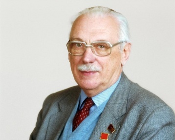 «В гостях у Сергея Михалкова» - литературный час для детей из детского сада «Березка». Мальчишки и девчонки из группы «Смешарики» познакомились с творчеством Сергея Владимировича Михалкова, а также с его самым известным персонажем – Дядей Степой.