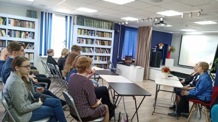 Одним из главных праздников в нашей стране является 9 мая – День Победы. Праздник, который отмечается с особым чувством – со слезами на глазах. По всей стране проводятся множество мероприятий, посвященных этому дню.Прошли мероприятия и в центральной библиотеке п.Шипицыно.