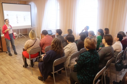 <br />
Сегодня в стенах Красноборской центральной библиотеки прошла очень интересная встреча с Александрой Усачевой, исполняющим обязанности генерального директора АНО «Губернаторский центр «Вместе мы сильнее»»