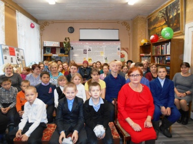 25 октября 2019 года в деревне Кевроле Пинежского района прошли мероприятия, посвященные 80-летию со дня рождения сказочницы Антонины Прокопьевны Поповой. Их участниками стали родственники сказочницы, жители Кевролы, ученики и учителя, библиотекарь Кеврольской библиотеки.