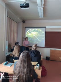 15 апреля методист МБУК «Няндомская Центральная районная библиотека» Смирнова Наталья Вячеславовна провела историческую интеллектуальную игру «Колесо истории» и квест «Эпоха Петра I» среди учащихся 11 класса МБОУ СШ № 3