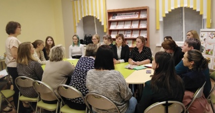 В Районной детской библиотеке Устьянского района в рамках празднования Всемирного Дня ребёнка состоялся круглый стол «В мире прав и обязанностей». 