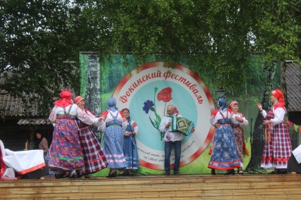 1 июля в Верхнетоемском округе состоялся очередной Фокинский литературно-музыкальный фестиваль «Счастлив тот, кто счастлив дома, на своей родной земле». В отличие от предыдущих, фестиваль этого года прошел одним днем, в Корнилове — на малой родине нашей знаменитой поэтессы.