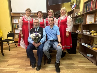 10 августа в Центральной библиотеке в г. Онеге состоялся творческий вечер онежского поэта Валерия Воронина. Встреча была приурочена к 80-летнему юбилею Валерия Александровича.
