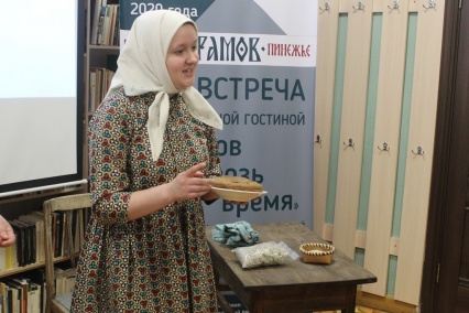 С 25 февраля по 1 марта 2020 года в Карпогорской центральной библиотеке им. Ф. А. Абрамова Пинежского района работала литературная гостиная «Абрамов сквозь время».