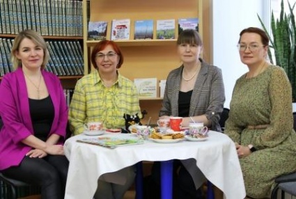 12 марта в Холмогорской районной библиотеке имени М.В. Ломоносова прошел литературно-музыкальный вечер «Женская лирика».