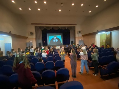 В период с 1 по 22 июня сотрудники центральной библиотеки провели ряд увлекательных мероприятий для подростков летних оздоровительных площадок МБОУ СШ № 3, СП СШ № 6 и РЦДО