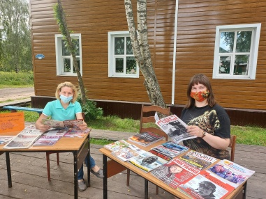 19 июля около здания Мезенской библиотеки начала свою работу уличная пресс-площадка «На библиотечной&nbsp;&nbsp;пресс-орбите». Главной целью ее организации стало продвижение периодических изданий, получаемых библиотекой в рамках ежемесячной подписки.