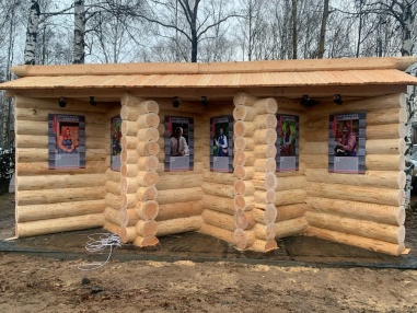 В 2020 году в рамках проекта «Любо-дорого» на площади у Дома народного творчества оформлена выставка «Словесный жемчуг Пинежья», которая стала плодом большой совместной работы Карпогорской библиотеки и Карпогорского Дома народного творчества.