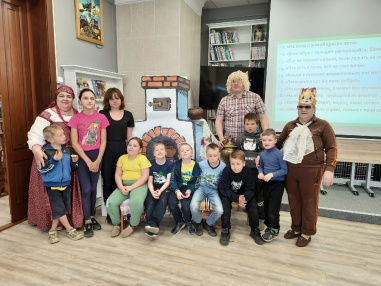 «В гости к русской печке», так называлось мероприятие, которое прошло 7 июня в Яренской библиотеке.