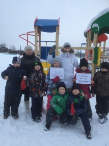 На прошлой неделе для ребят из группы продленного дня 1Б класса УСОШ (воспитатель ГПД Шишова А.Ю.) прошел необычный день. Детская библиотека пригласила их на спортивную квест-игру «Форт Боярд», которая проходила&nbsp;&nbsp;на игровой площадке перед Универмагом села Лешуконское. 