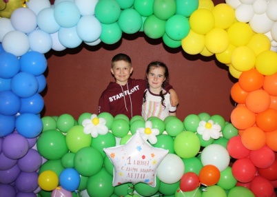 В Международный день защиты детей Онежская детская библиотека решила организовать для юных онежан летний читальный зал на уличной площадке перед библиотекой.