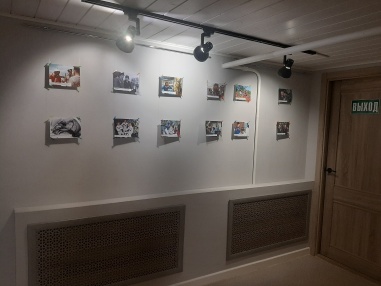 С 1 июня в Центральной библиотеке оформлена фотовыставка «Женское лицо российского космоса», посвященная 60-летнему юбилею полета в космос Терешковой Валентины Владимировны.