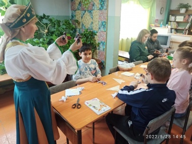 Центральная библиотека присоединилась к общероссийский акции «Библионочь», на базе которой состоялось увлекательнейшее путешествие для всех желающих в мир народных обычаев и традиций нашей великой, многонациональной и такой многокультурной страны