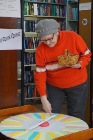 Ежегодно Архангельская областная научная библиотека им. Н. А. Добролюбова проводит областную акцию в поддержку книги и чтения «День с писателем». Цель акции — продвижение лучших образцов российской и региональной литературы, повышение престижа библиотек, развитие читательской культуры жителей Архангельской области.<br />
В 2020 году акция посвящена 100-летию русского писателя и публициста Федора Александровича Абрамова.<br />
Лешуконская Центральная библиотека провела в рамках акции литературный вечер «Писатель земли Пинежской».