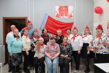 В честь юбилея всесоюзной пионерской организации имени Ленина в Яренской библиотеке открыли пионерскую комнату.