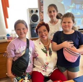 Творческая встреча с писательницей Еленой Казакевич прошла в Холмогорской детской библиотеке.