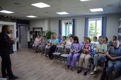 В центральной районной библиотеке п. Шипицыно состоялась очень атмосферная, теплая встреча с вологодским писателем и журналистом Дмитрием Анатольевичем Ермаковым.