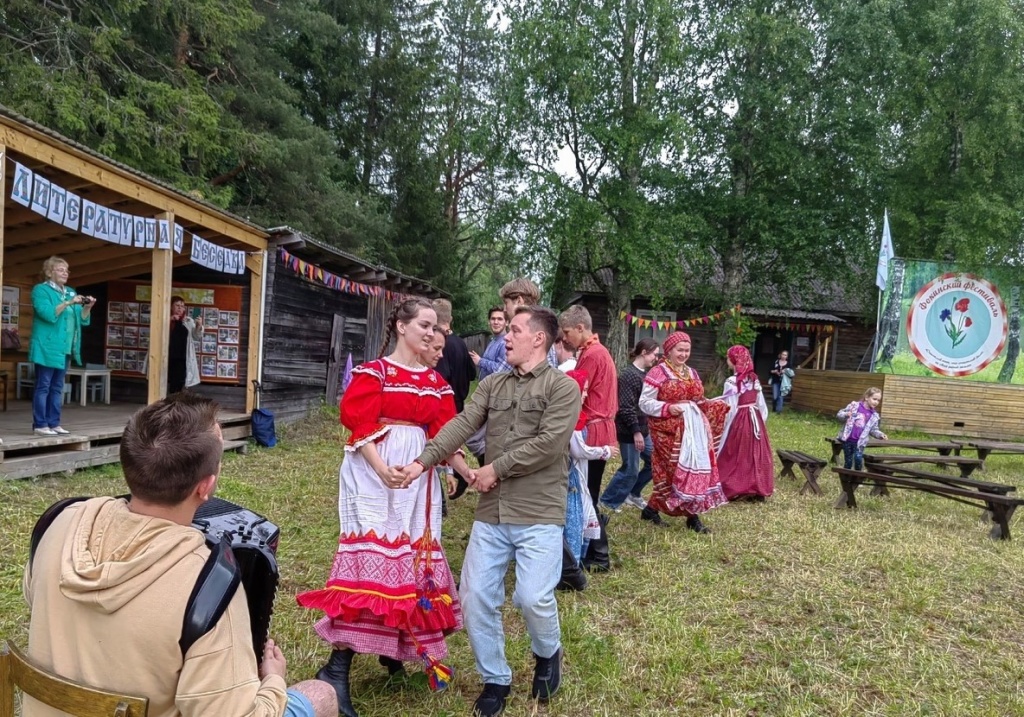 На вечёрке.jpg