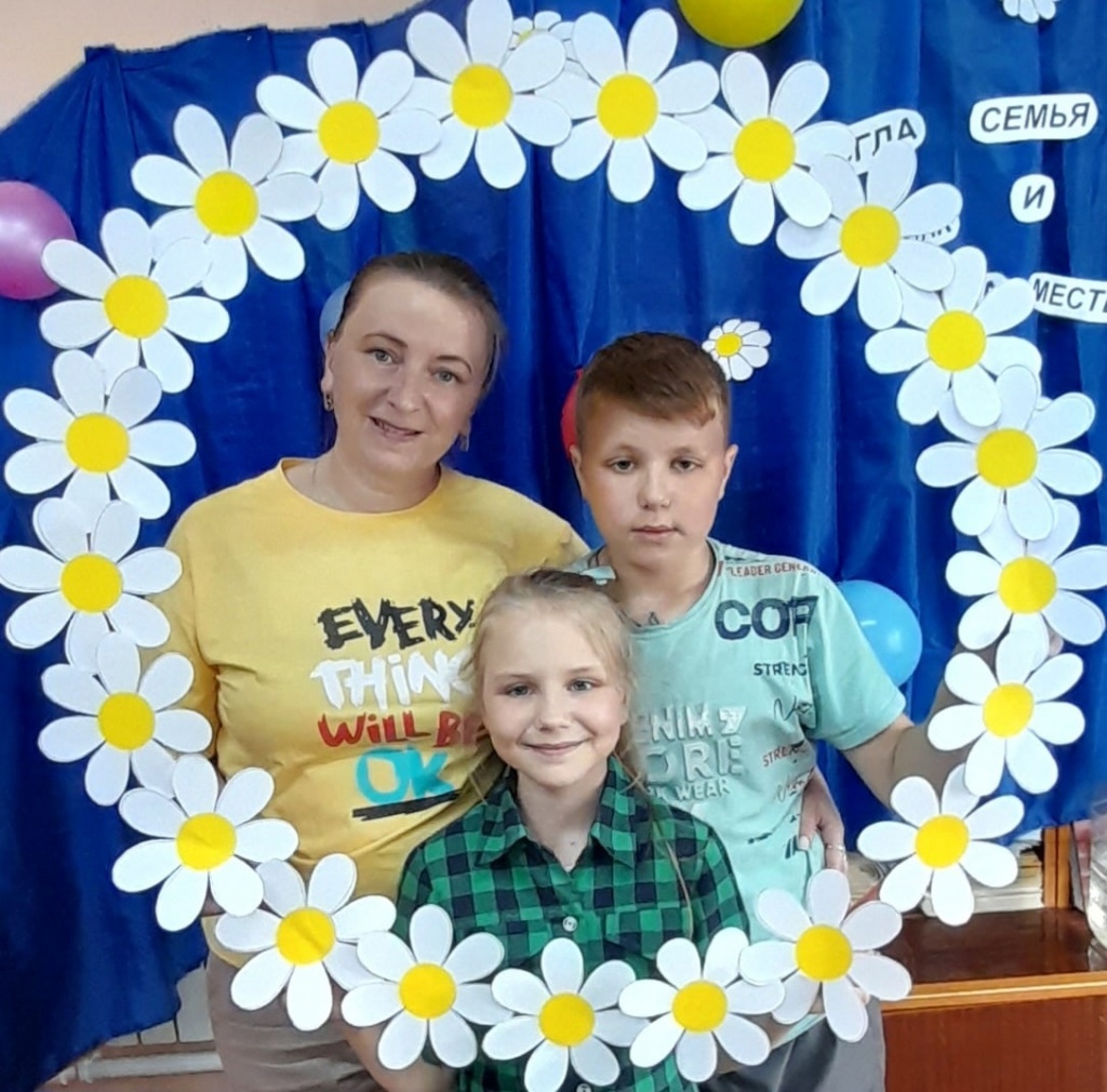 "Ромашковая фотосессия" в Сефтренской сельской библиотеке.jpg