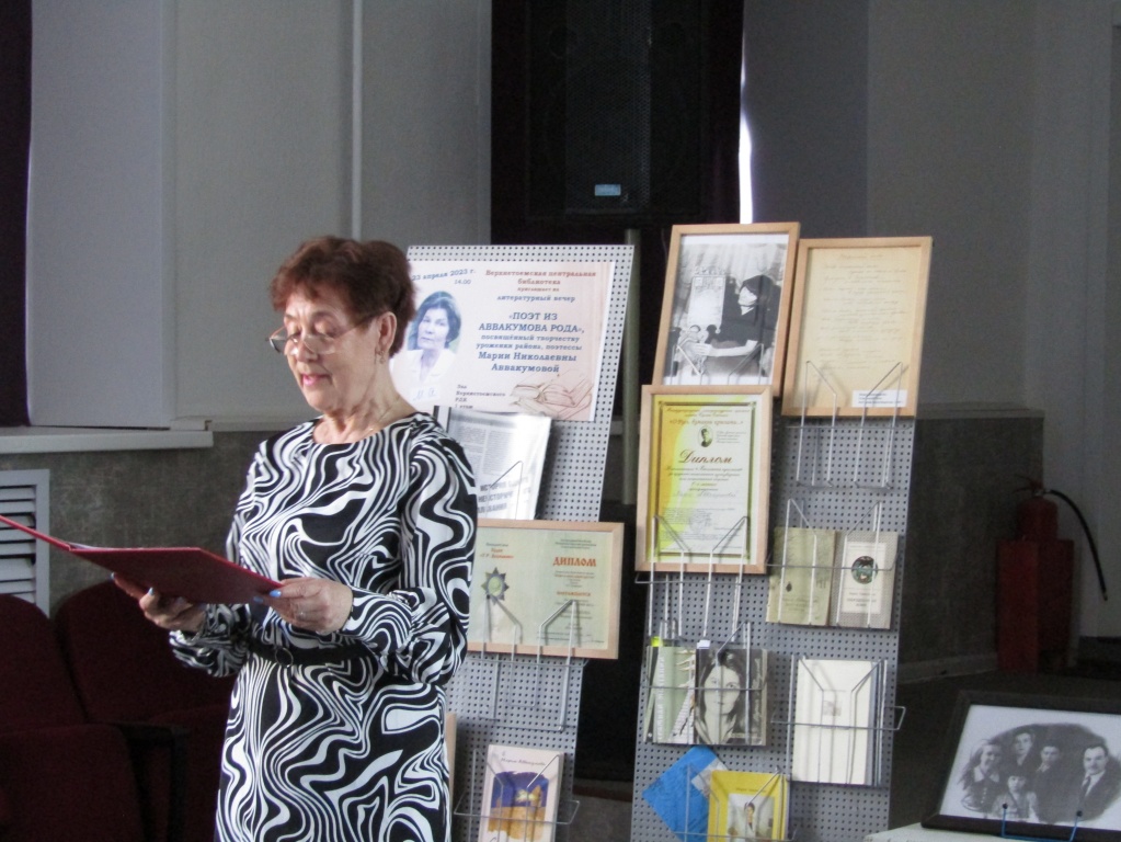 Стихотворение "Секрет белоснежных простынок" читает Н. С. Кузнецова