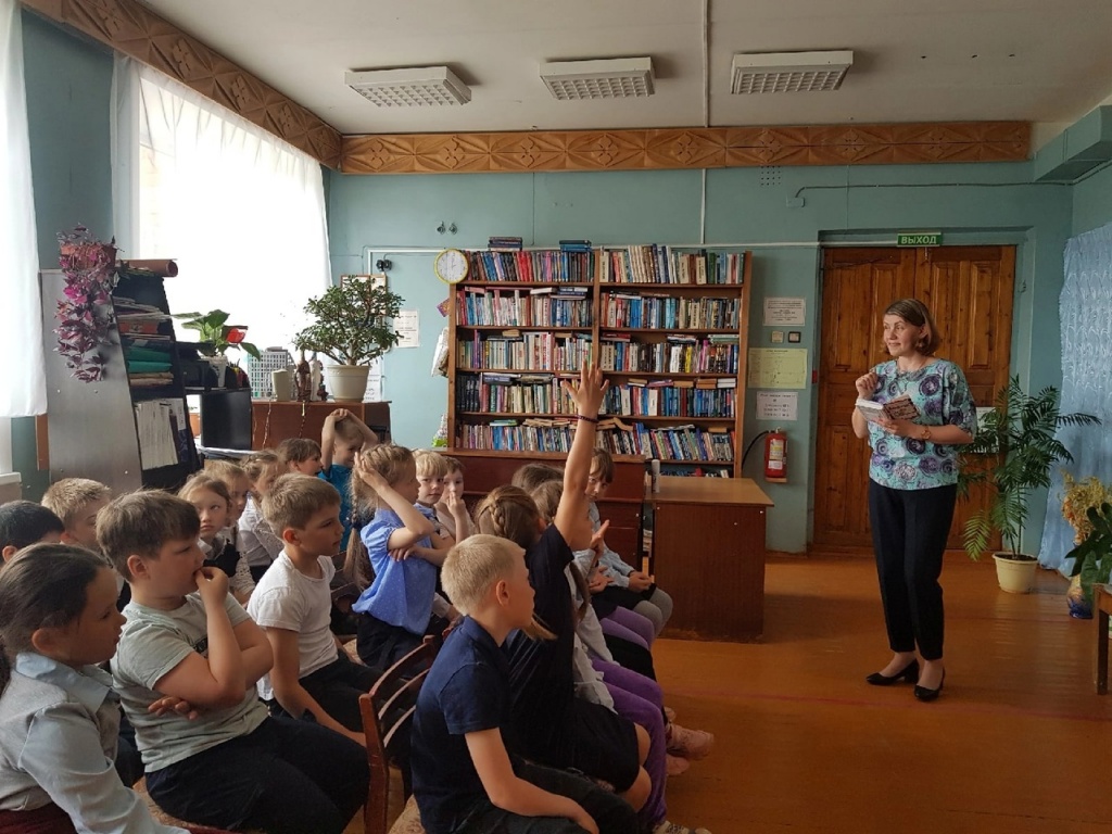 В школе всяческих наук юные читатели Двинской библиотеки побывали на весёлых уроках