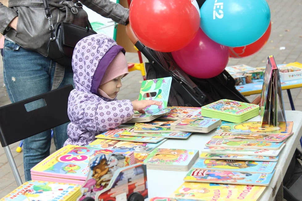 Книжная выставка из фонда детской библиотеки.JPG