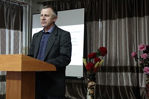 Вечер-встреча литературных объединений "В кругу друзей". Стихи читает Андрей Алексеев (творческое объединение "Красная палатка. г. Вологда)