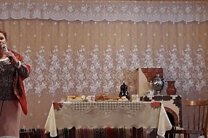 Библионочь в Нижнетоемской сельской библиотеке. Ведущая вечера "Я родом из деревни" В. В. Половенская