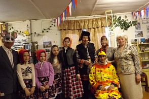 На сказочной площадке в Корниловской библиотеке