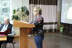 Вечер-встреча литературных объединений "В кругу друзей". Стихи читает Мария Бодякина (литературное объединение "Истоки". с. Верхняя Тойма)