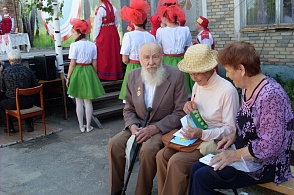 V Фокинский фестиваль «Счастлив тот, кто счастлив дома, на своей родной земле» Ольга Александровна Фокина дает автографы