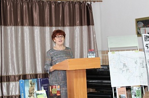 Кузнецова Н. С. выступает с докладом «Развитие кинофикации в Верхнетоемском районе в 1930-1980-е гг.»