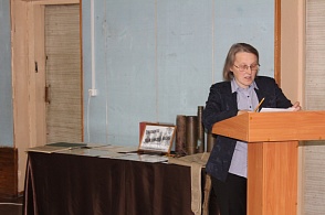 Анна Николаевна Синицына выступает с докладом «Выя и Гаврилово в период Гражданской  войны»