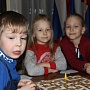 Самые юные играют в лабиринт