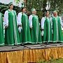 Открытая литературно-музыкальная площадка "Живые родники". Выступает группа "Деревенский перезвон" (Корнилово)