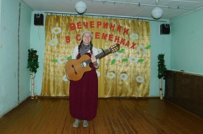 "Вечеринки в сутемёнках" в Корнилово. Поёт Ирина Зенкова. (Клуб авторской песни "Откровение". Вологда)